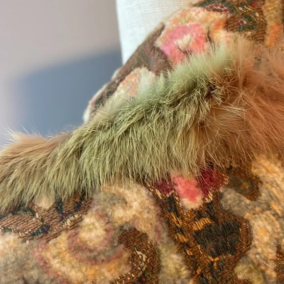 Amazing Cynthia Steffen brocade Floral Patterned faux Fur-Trimmed Jacket. - Picture 9 of 12